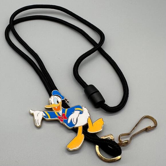 Disney Donald Duck USA Cast Member Exclusive Bolo ID Lanyard - Picture 5 of 9